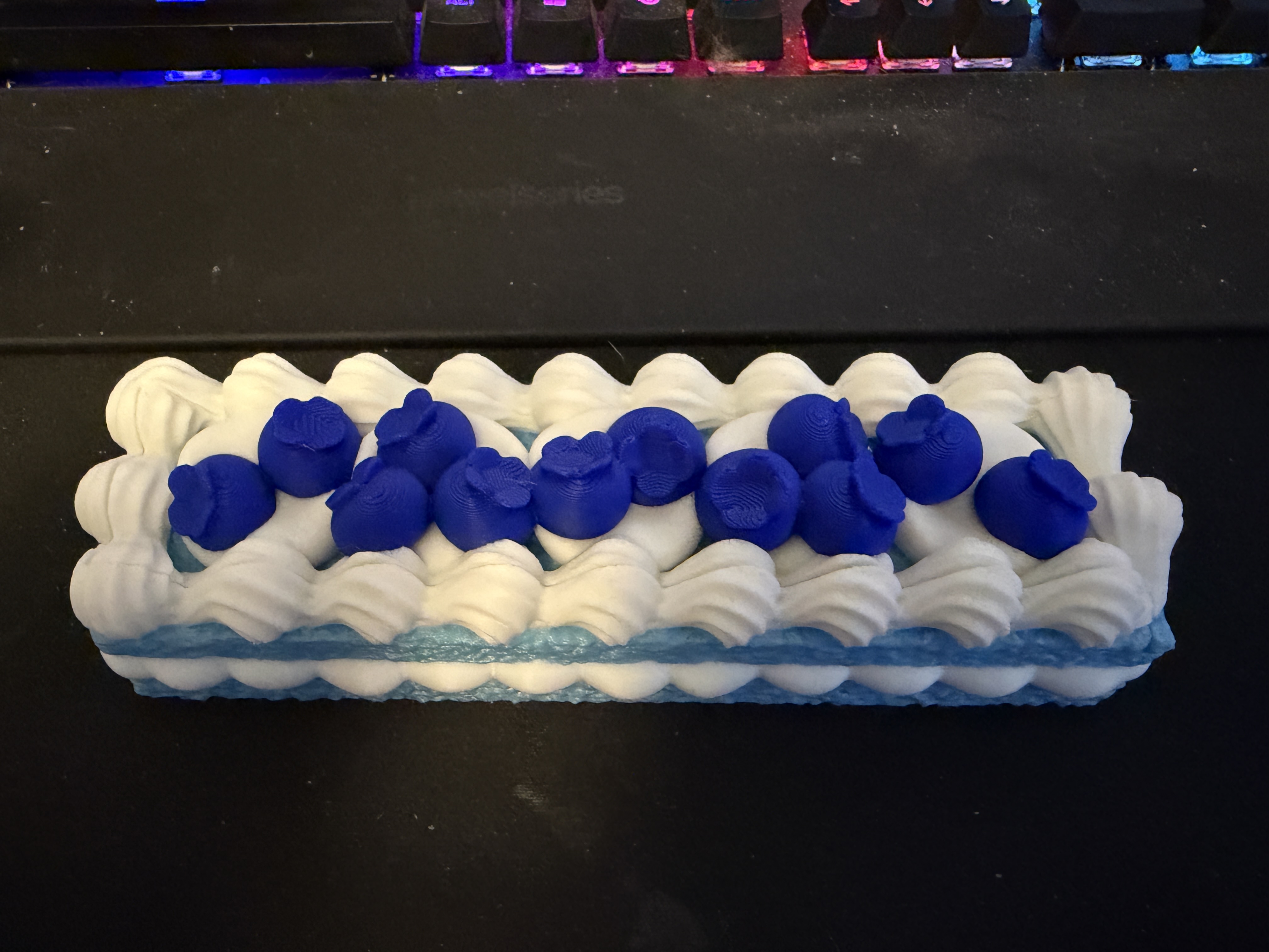 Berry Cake Pill Organizer — 7-Day Storage Container angle 4